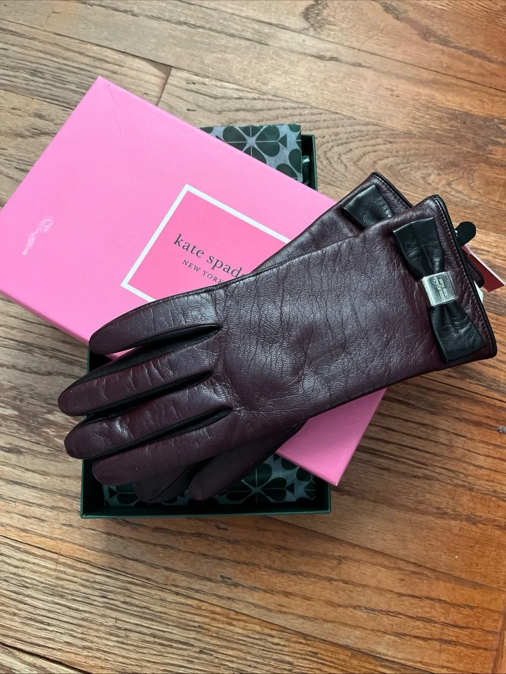 NWT kate spade Women's Bow Trim Leather Gloves - Burgundy Sz:S Old Money Classic